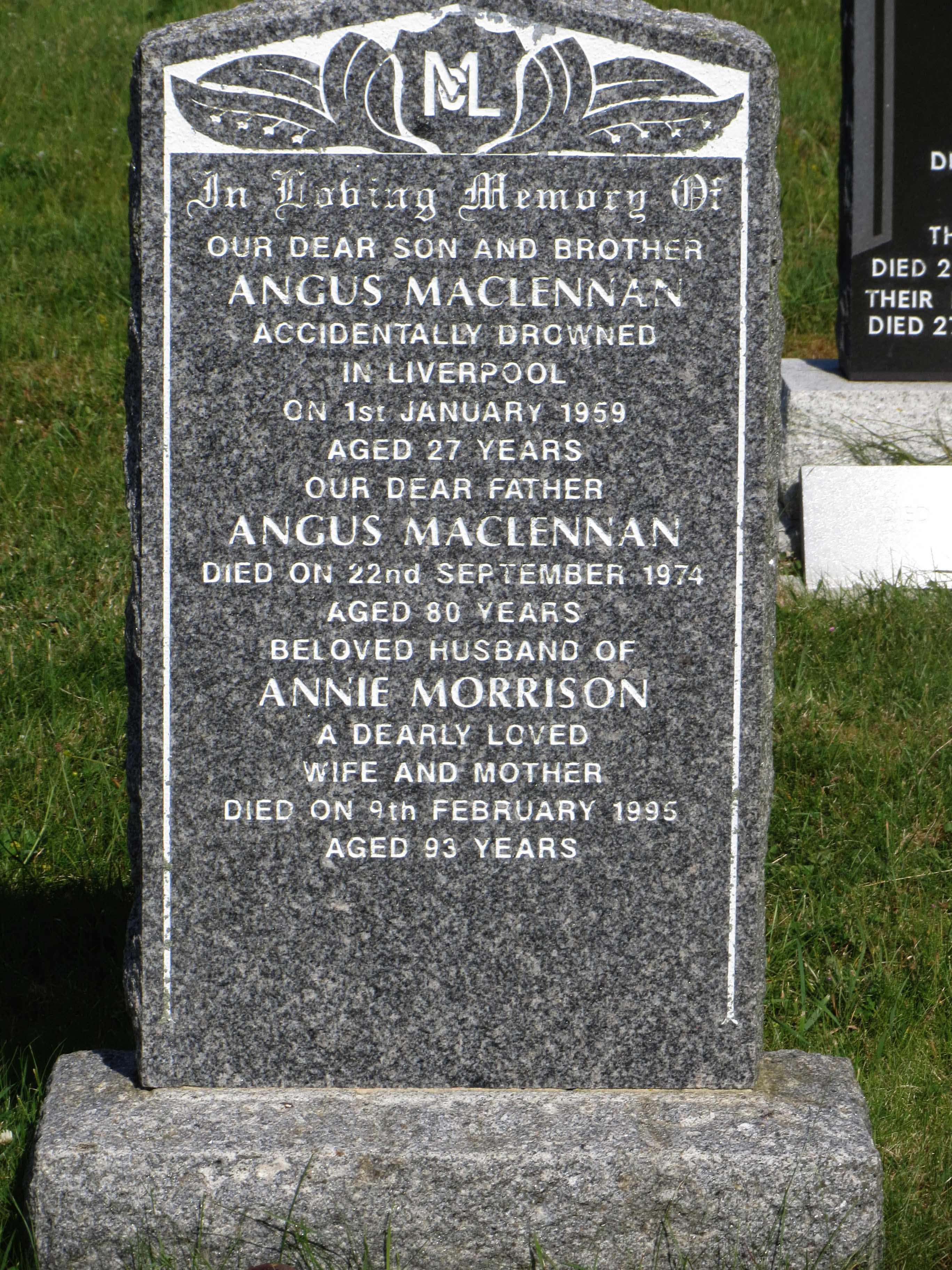 Photo of headstones/Angus Maclennan d1974 hdstn Luskentyre old